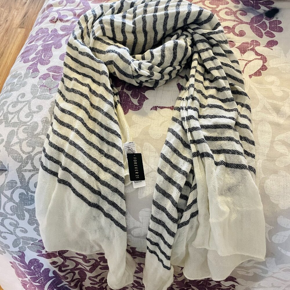 NWT cream/black lightweight scarf